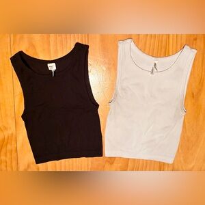 Aritzia Sunday Best Sinchseamless Black/ White Ribbed Cropped Tank Bundle